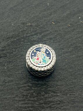 Pandora Disney Frozen Anna Elsa RunDisney 2024 Marathon Exclusive Bead Charm